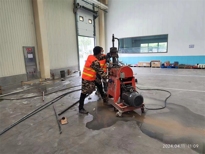 胡场镇厂房地面下沉塌陷注浆加固施工